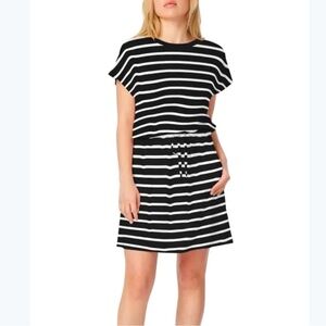 C&C California B&W Stripe Mini Crew Neck, patch pockets, drawstring, size M